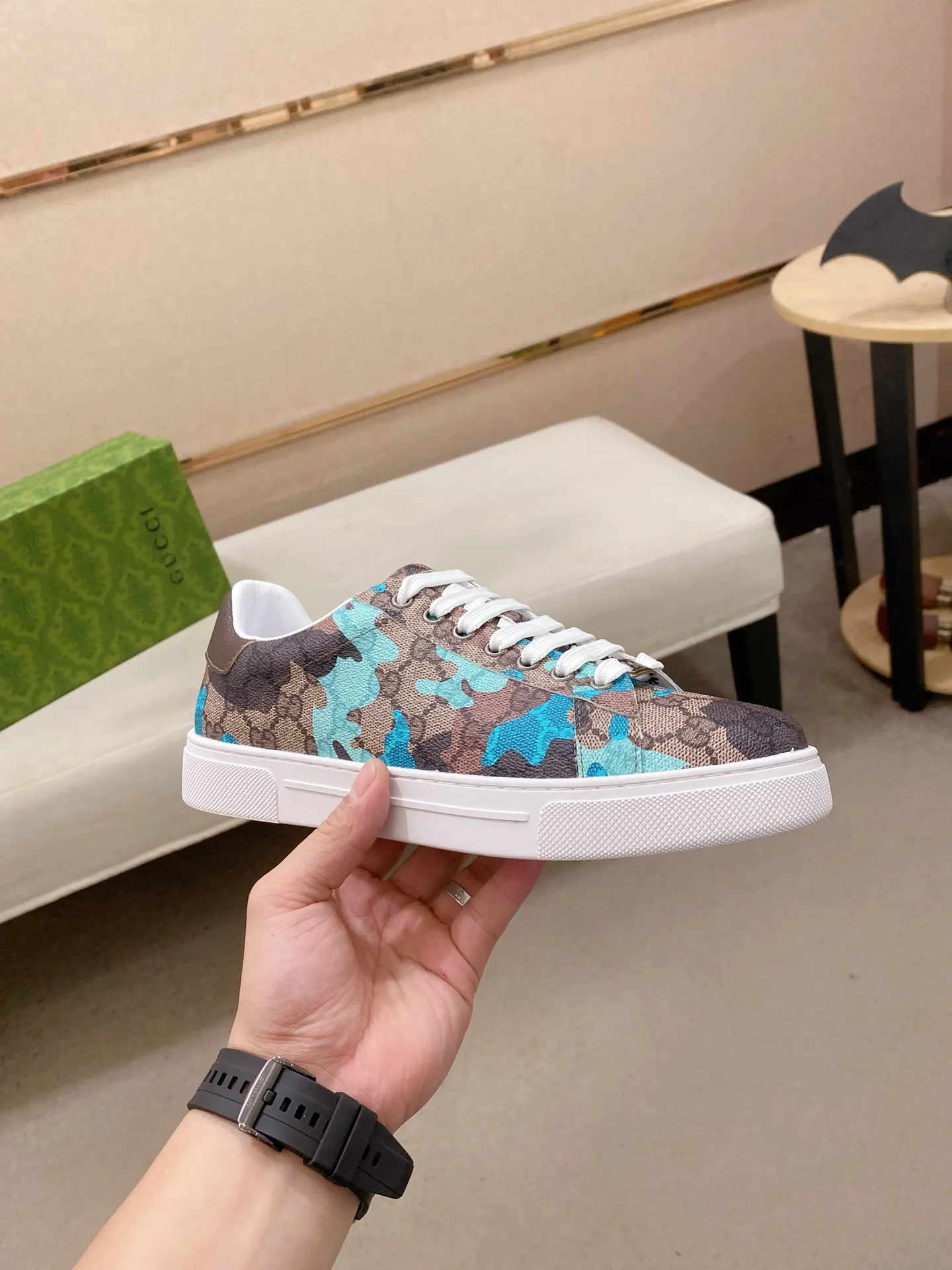 Ex-factory price 380💰【Gucci】Gucci men’s latest series of casual shoes! The official website is built 1:1. The upper is made of imported high-quality cowhide, and the lining is made of high-quality sheepskin, which is soft and comfortable. Picky selection of materials and exquisite workmanship give you the best enjoyment. Number of yards: 38-44 yards.